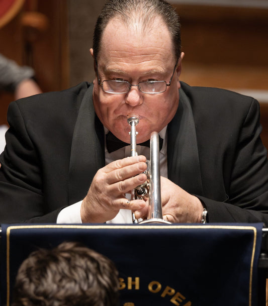Paul Richards hits the high notes